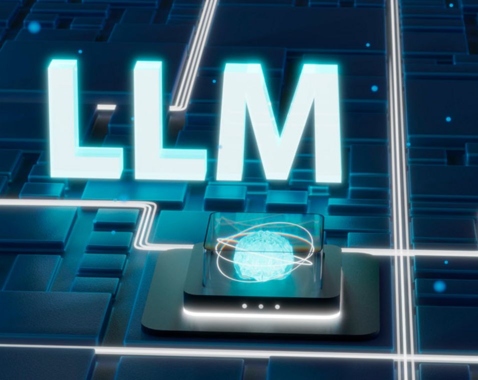 Auf einem elektronisch wirkenden Untergrund mit Platinen pranken die Buchstaben LLM für Open-Source-Large Language Model.