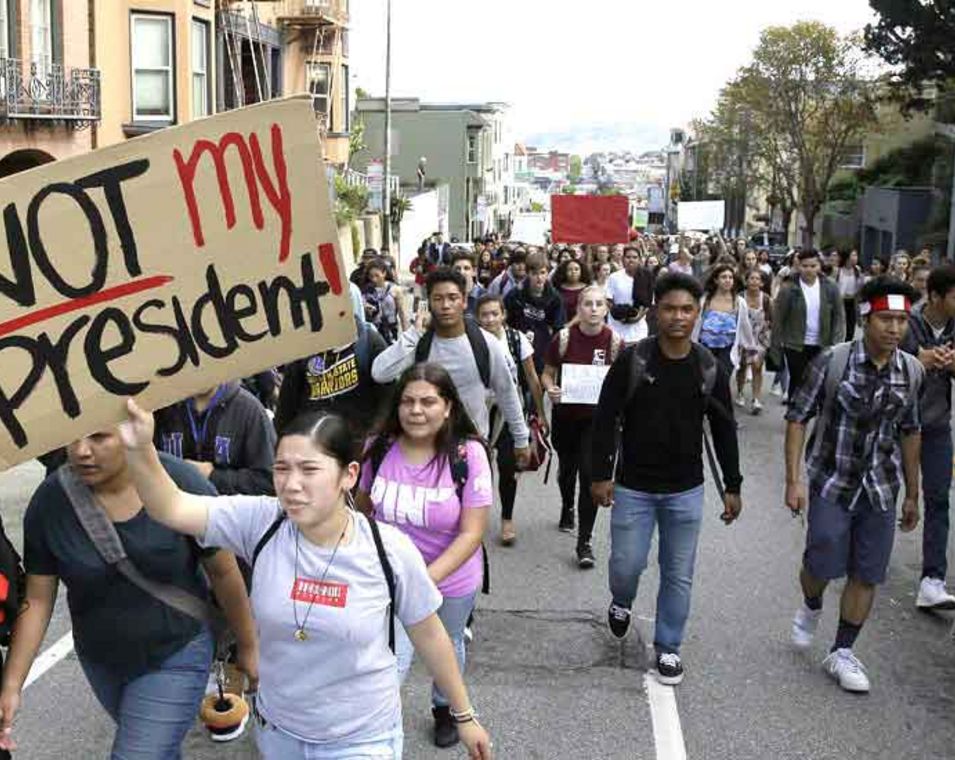 Studierende demonstrieren gegen die Wahl Donald Trumps