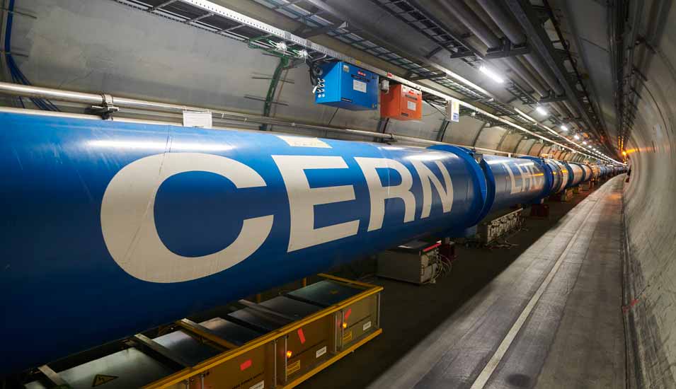 Eine Kette von Dipolmagneten des Teilchenbeschleunigers LHC (Large Hadron Collider) im Tunnel am Cern in Genf.
