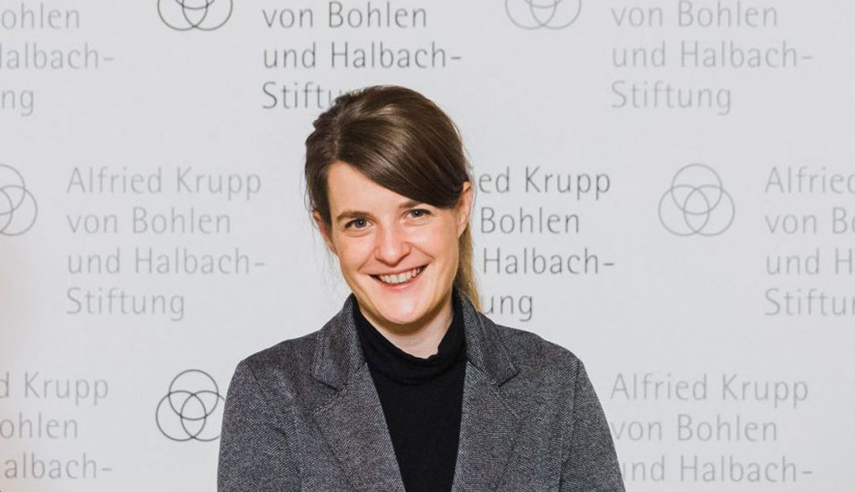 Portraitfoto von Professorin Monika Aidelsburger