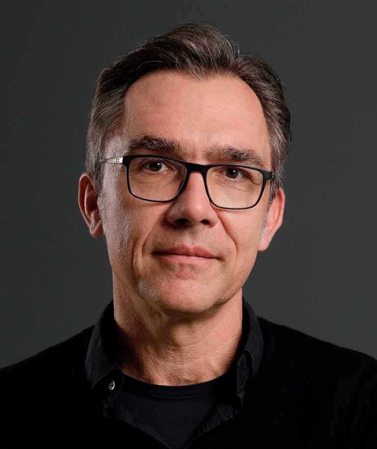 Portraitfoto von Professor Jürgen Popp