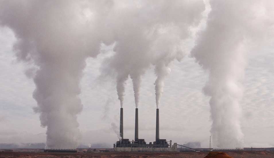 Abgase und Emissionen einer Fabrik