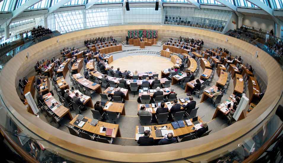 Das Foto zeigt das Plenum des Landtages in Nordrhein-Westfalen.