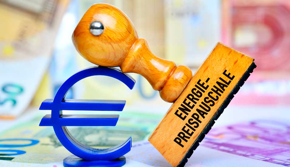 Stempel mit Aufschrift Energiepreispauschale auf Eurozeichen