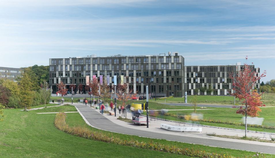 Das Foto zeigt den Campus Bielefeld der HSBI.