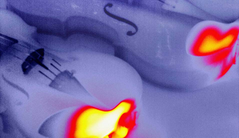 Thermographische Aufnahme einer Violine und einer Bratsche nach dem Spielen