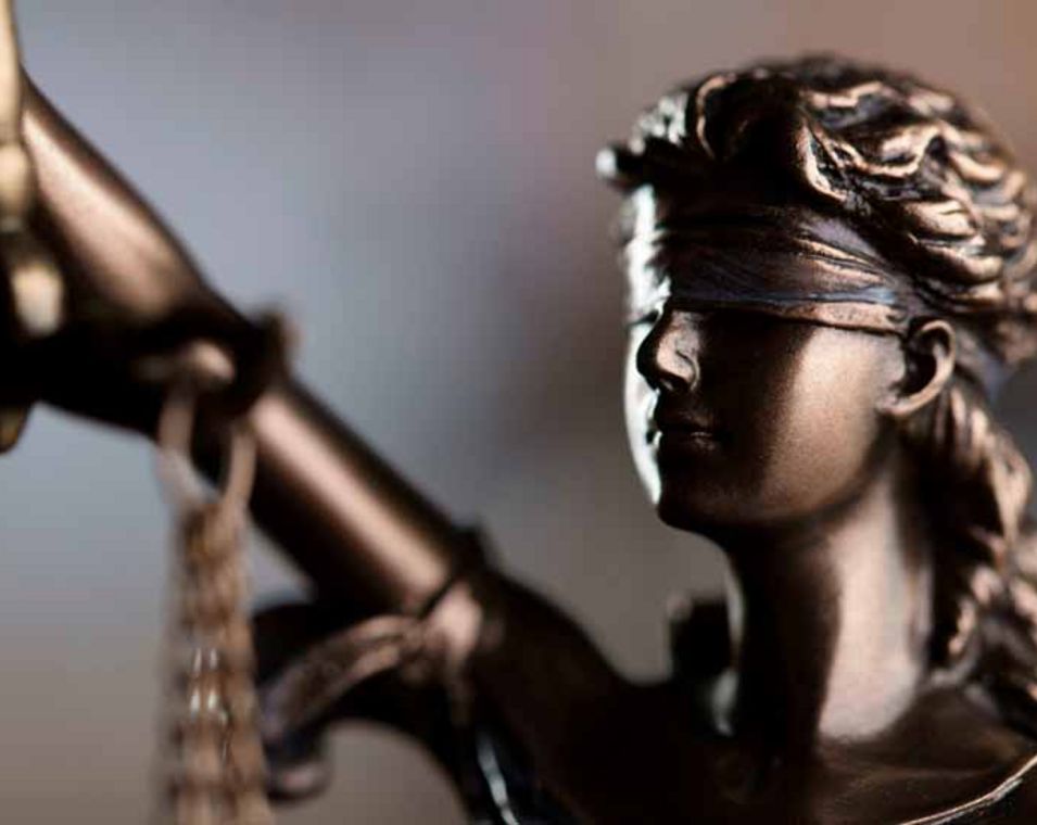 Symbolbild für Recht und Gesetz: Statue der Justitia