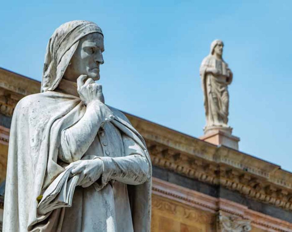 Bild der Dante Alighieri-Statue auf der Piazza dei Signori in Verona