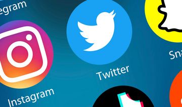 Die Icons verschiedener sozialer Netzwerke auf einem Handybildschirm