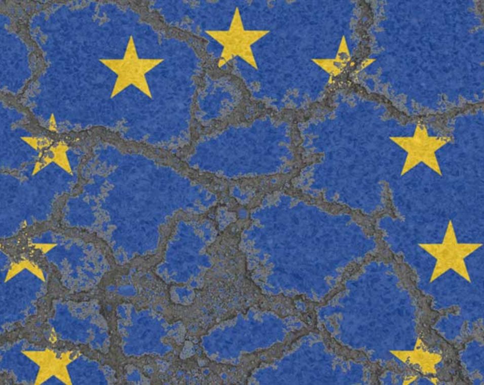 Bröckelnde Oberfläche mit EU-Flagge