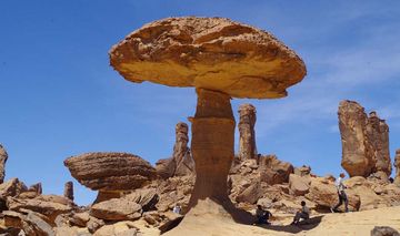 Fot der Pilzfelsen im Ennedi-Massiv im Tschad