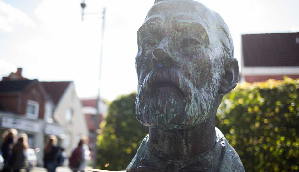 Das Foto zeigt eine Büste von Alfred Nobel