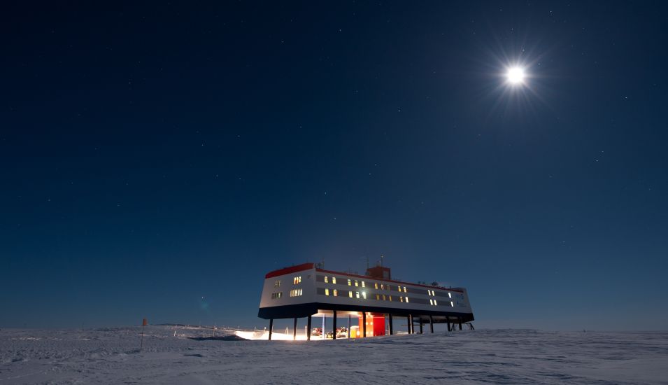 Das Foto zeigt die deutsche Forschungsstation Neumayer III in der Antarktis.