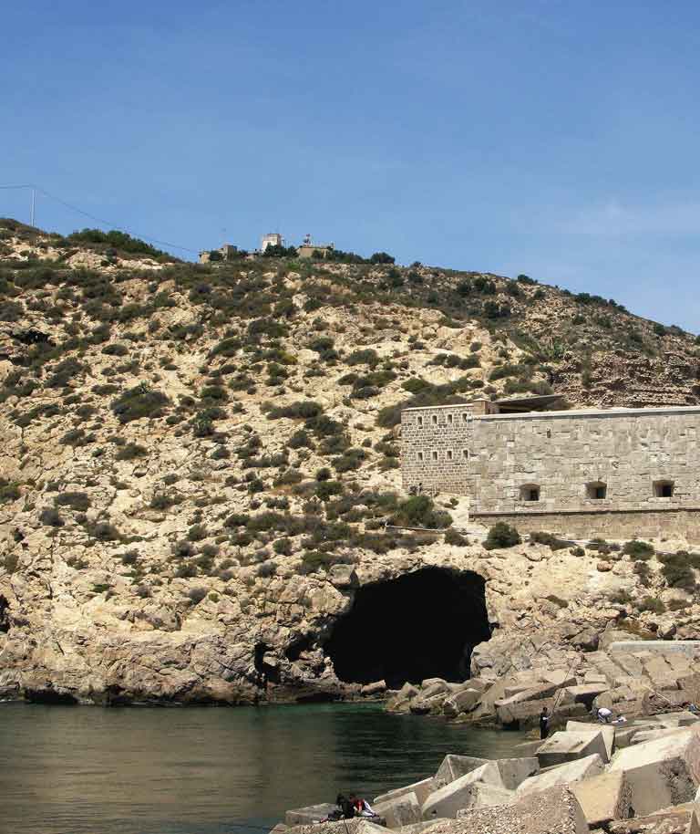 Blick auf die Höhle "La Cueva de los Aviones" im südöstlichen Spanien