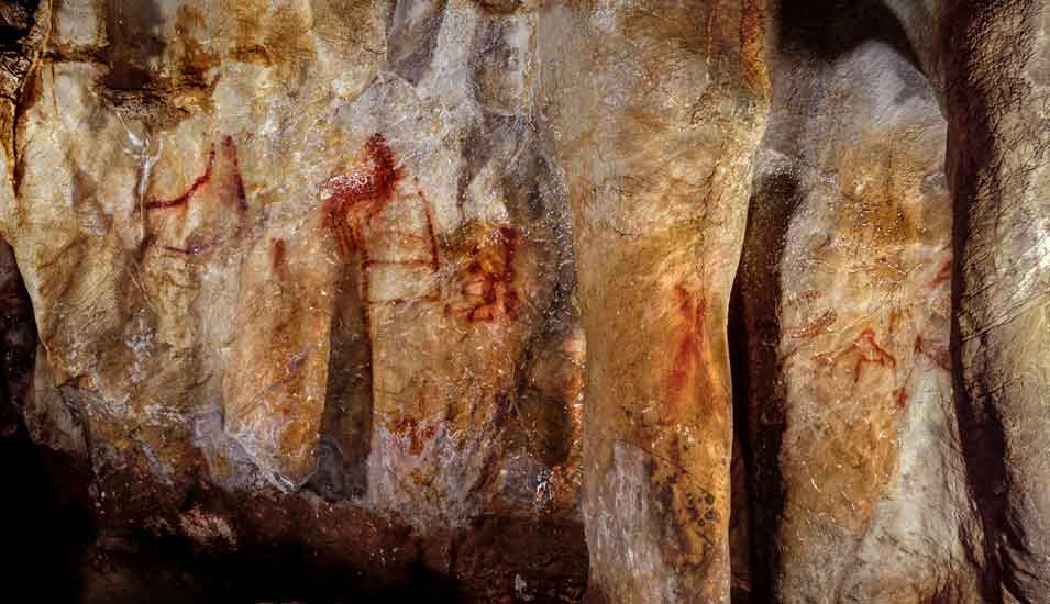 Malereien in der Höhle "Cueva de La Pasiega" im nordspanischen Kantabrien