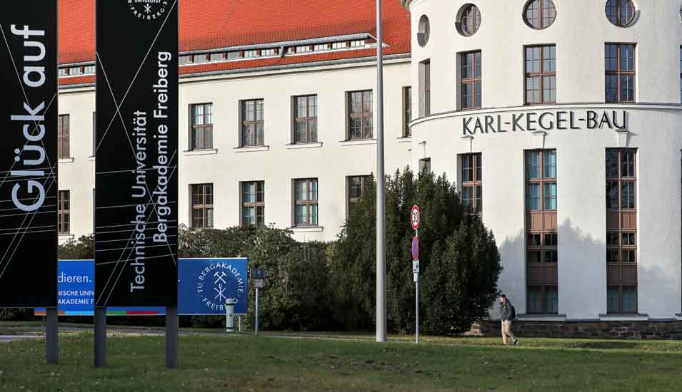 Das Foto zeigt ein Gebäude der Bergakademie Freiberg