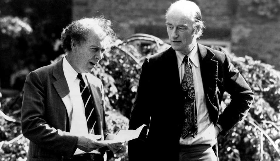 Das Foto zeigt die Entdecker der Doppelhelix James D. Watson und Francis Crick