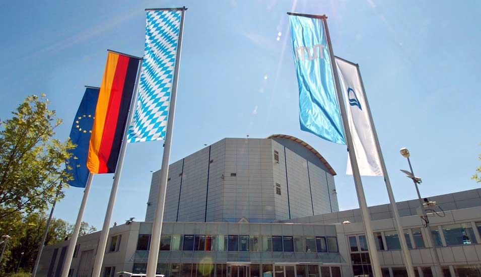 Das Gebäude des wegen seines Betriebs mit atomwaffenfähigem Uran umstrittenen Forschungsreaktors München 2 (FRM-II) der Technischen Universität München in Garching. 