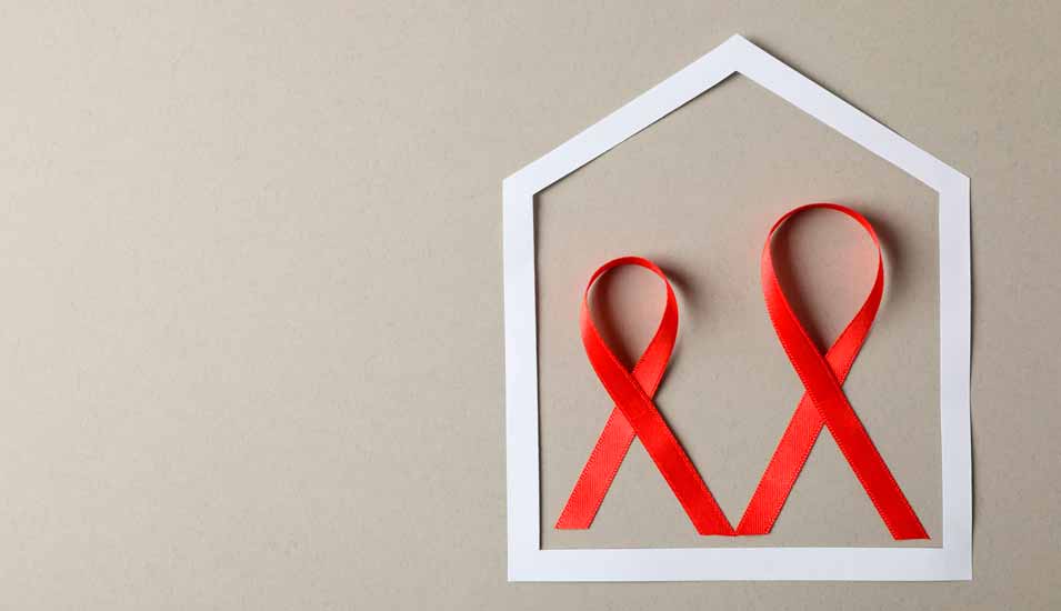 zwei rote Aids-Schleifen in einer weißen Kontur von einem Haus