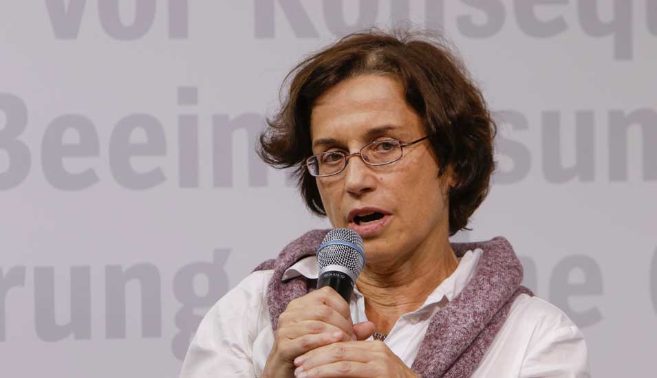 Das Foto zeigt Professorin Cornelia Koppetsch bei einer Veranstaltung der Frankfurter Buchmesse im Oktober 2019.