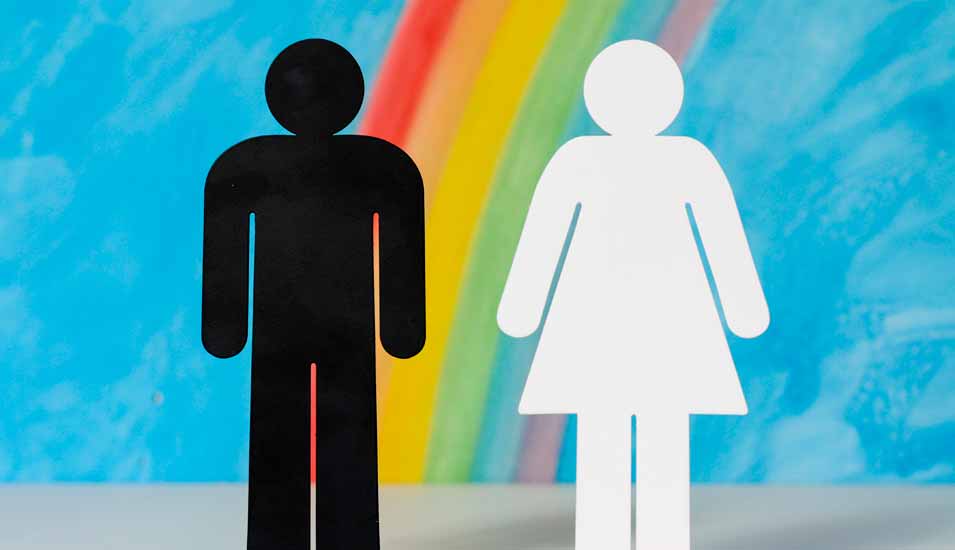 Männliche und weibliche Figur vor einem bunten Regenbogen