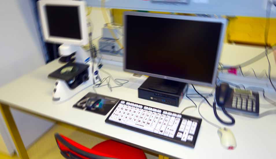 Computerarbeitsplatz im S4-Labor des RKI