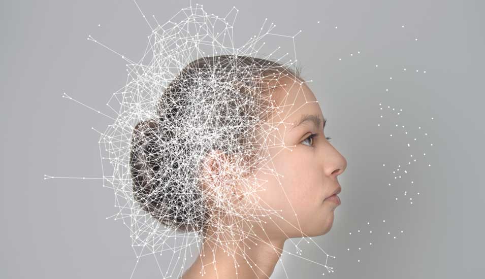 Profilansicht von einer jungen Frau mit Strahlen um den Kopf, die Datenströme andeuten.