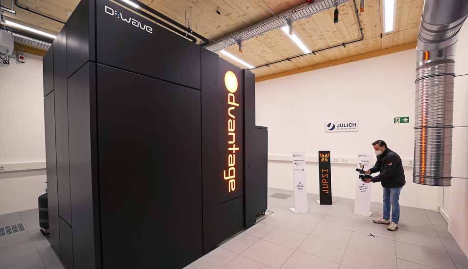 Ein neuer Quantencomputer steht am Forschungszentrum Jülich in einem vibrationsfreien Gebäude. 