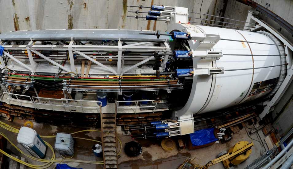 Tunnelvortriebsmaschine während des Baus der Hamburger Forschungseinrichtung European XFEL (2010). 