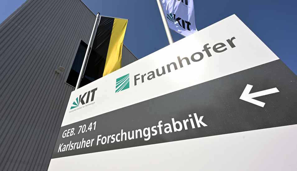 Außenaufnahme der Karlsruher Forschungsfabrik des Karlsruher Instituts für Technologie (KIT) und der Fraunhofer Gesellschaft.