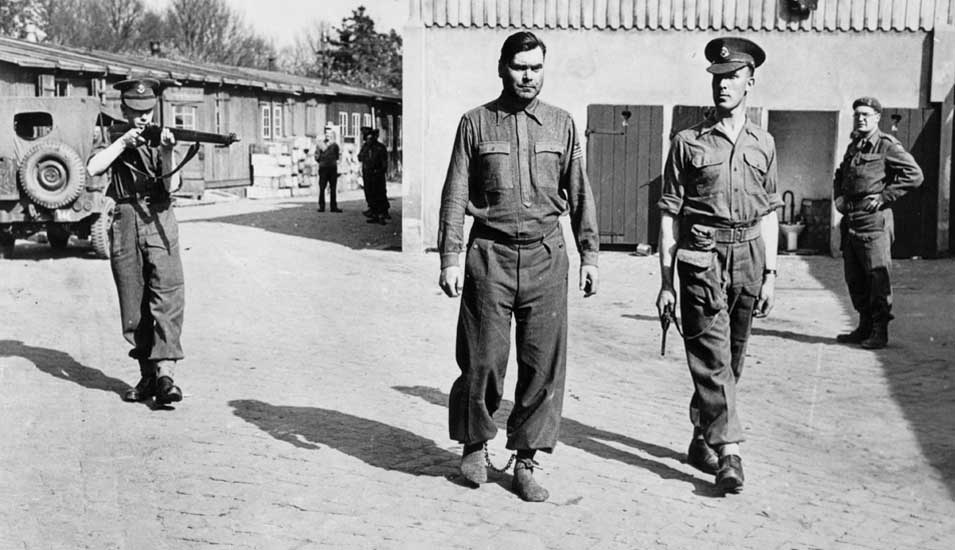 Eine historische schwarz-weiß-Fotografie aus dem Konzentrationslager Bergen-Belsen