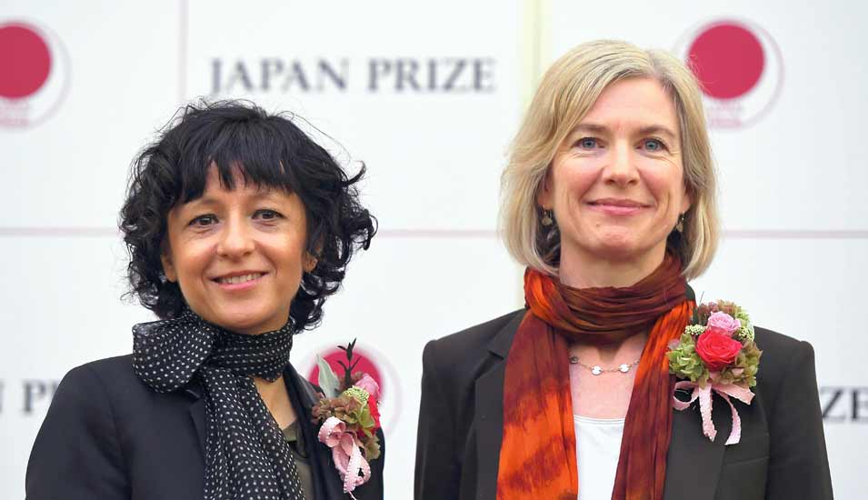 Die Nobelpreisträgerinnen Emmanuelle Charpentier und Jennifer Doudna bei der Preisverleihung des Japan-Preises.
