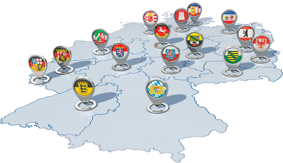 Deutschlandkarte mit Grenzen und Wappen der 16 Bundesländer