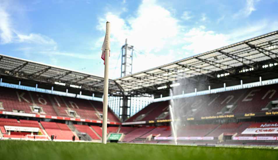 Eckballfahne im Stadion des 1. FC Köln
