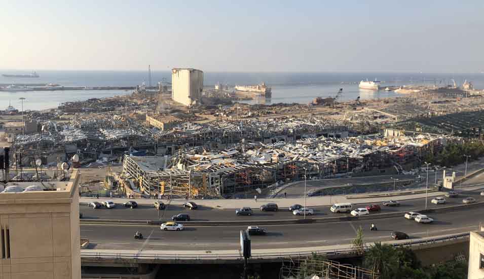 Blick auf den Hafen von Beirut nachdem ein Feuer in einem Lagerhaus am 4. August 2020 zu einer riesigen Explosion geführt hat, die in der ganzen Stadt spürbar war, über 200 Menschen tötete und über 6.000 verletzte. 