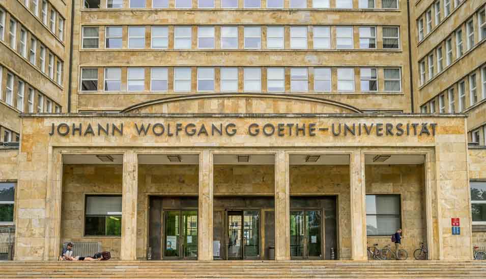 Fassade des IG-Farben-Hauses der Johann Wolfgang Goethe-Universität Frankfurt mit Schriftzug (Name der Hochschule).