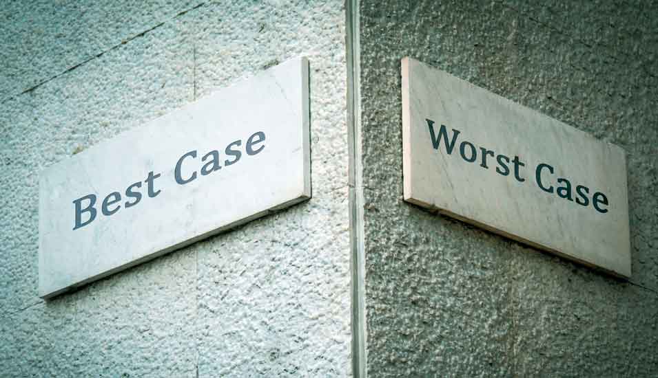 Hausecke mit "Straßenschildern" mit der Aufschrift "best case" und "worst case"