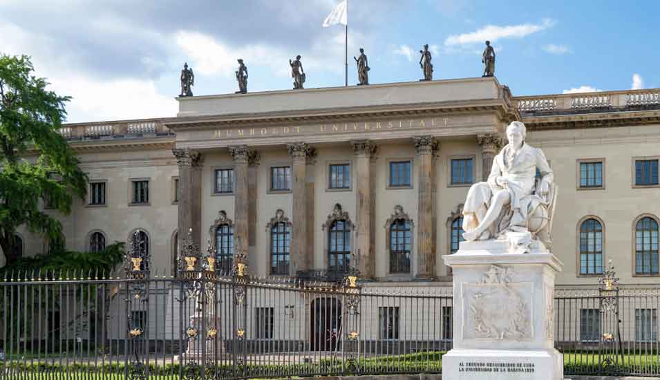 Aufnahme der Fassade des Palais des Prinzen Heinrich, des Hauptgebäudes der Humboldt-Universität Berlin.