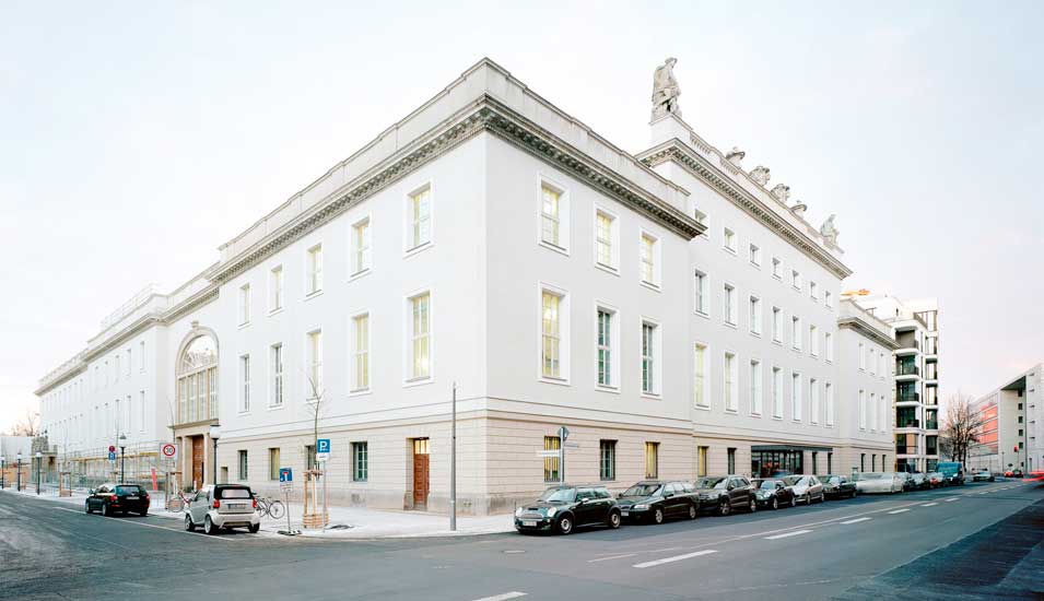 Fassade der Barenboim-Said Akademie in Berlin