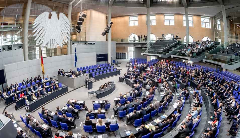Das Foto zeigt das Plenum des Deutschen Bundestages.