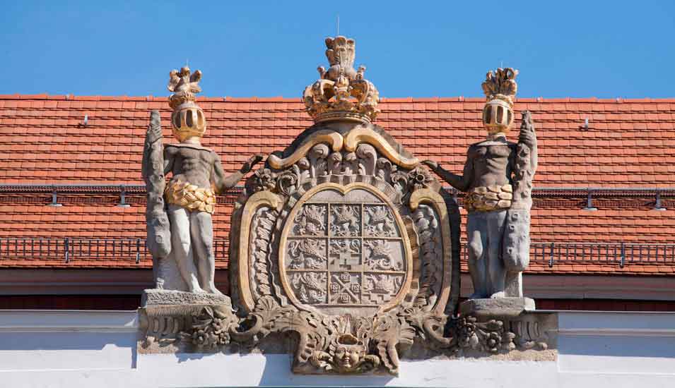 Das Foto zeigt das Wappen der Universität Greifswald