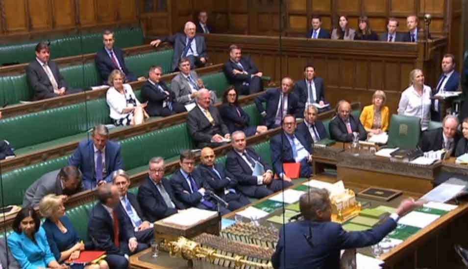 Das Foto zeigt einen Blick in das britische Unterhaus zur Debatte um das White Paper der Regierung May über den Brexit.