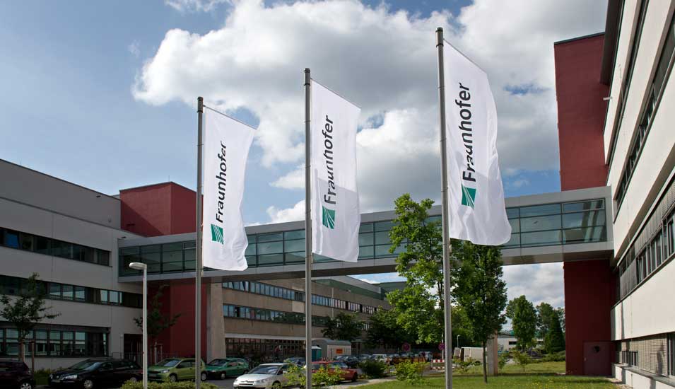 Das Foto zeigt das Fraunhofer Institut für Mikroelektronik in Dresden.