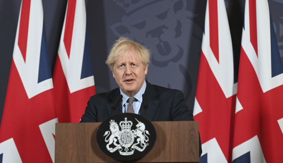 Das Foto zeigt den britischen Premierminister Boris Johnson am 24. Dezember berichtet über Details des Brexitabkommens.