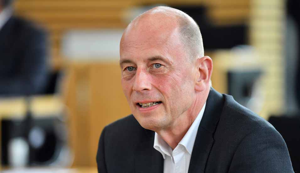 Wissenschaftsminister Wolfgang Tiefensee im Thüringer Landtag