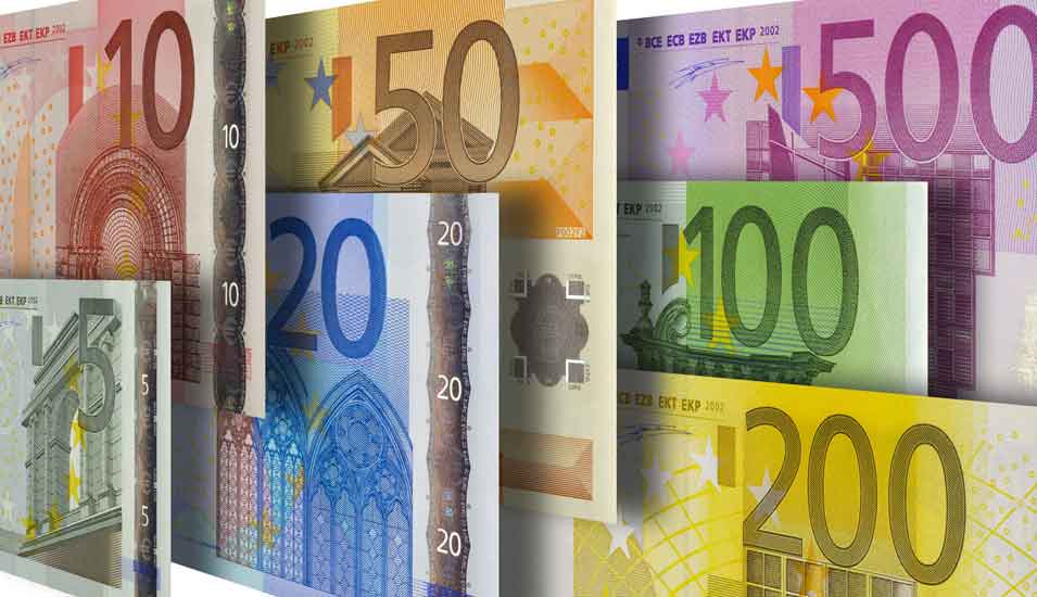 Das Foto zeigt eine Reihe von Eurobanknoten.