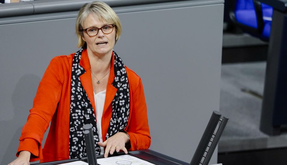 Das Foto zeigt Bundesbildungsministerin Anja Karliczek bei einer Rede im Deutschen Bundestag.