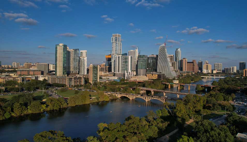 Das Foto zeigt ein Panorama der Stadt Austin in Texas, USA.