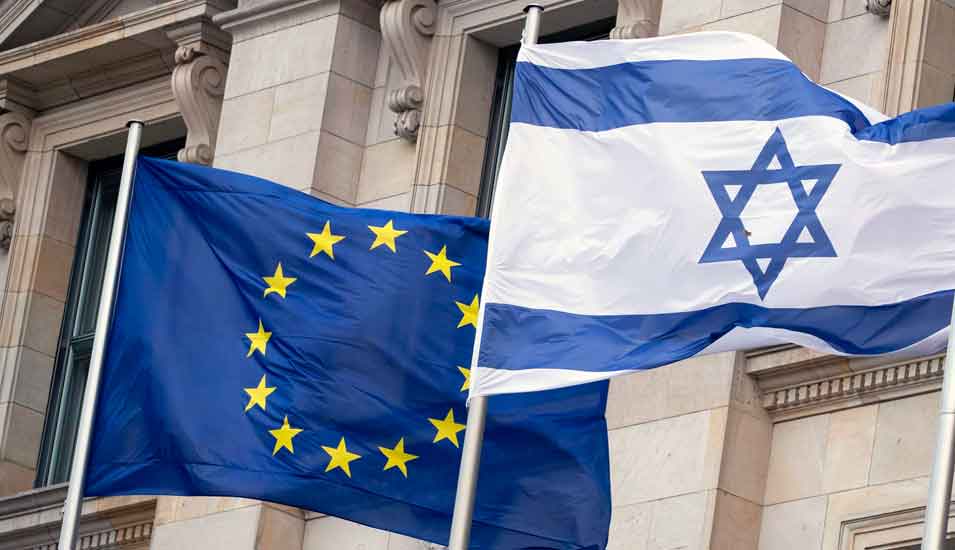 Flaggen der EU und von Israel