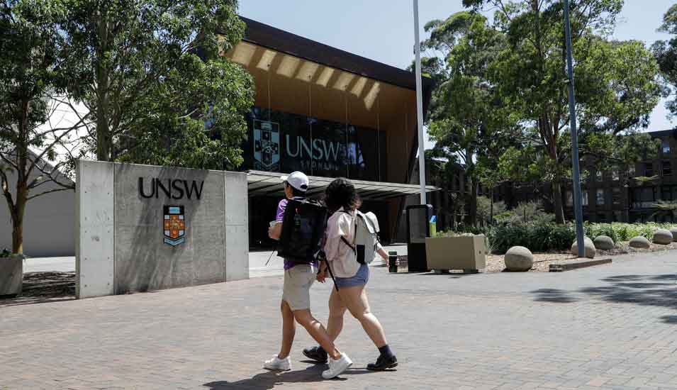 Zwei Studierende auf dem Campus der University of New South Wales in Australien